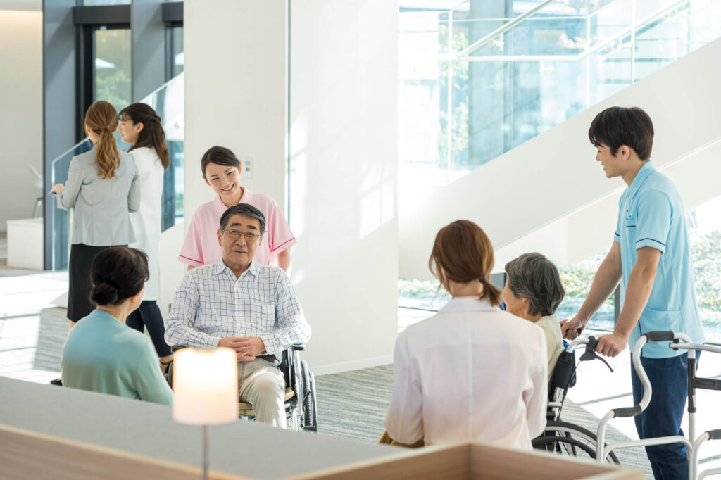 介護職に向いている人の特徴12選！やりがいや転職でやるべきことも解説