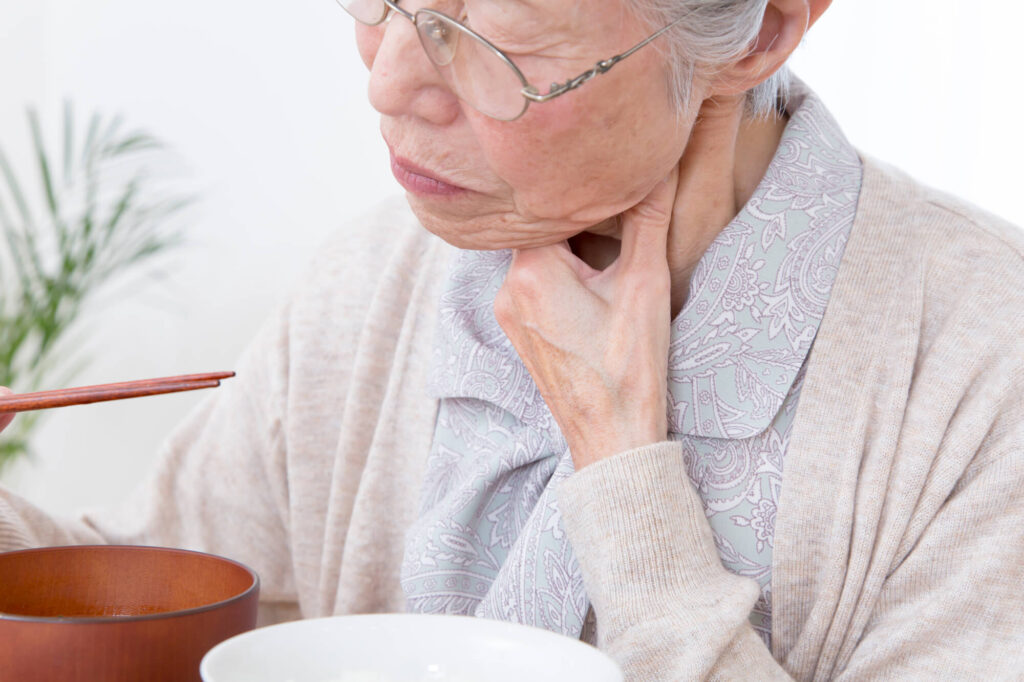 誤嚥（ごえん）とは？原因や症状、対処法などを解説！