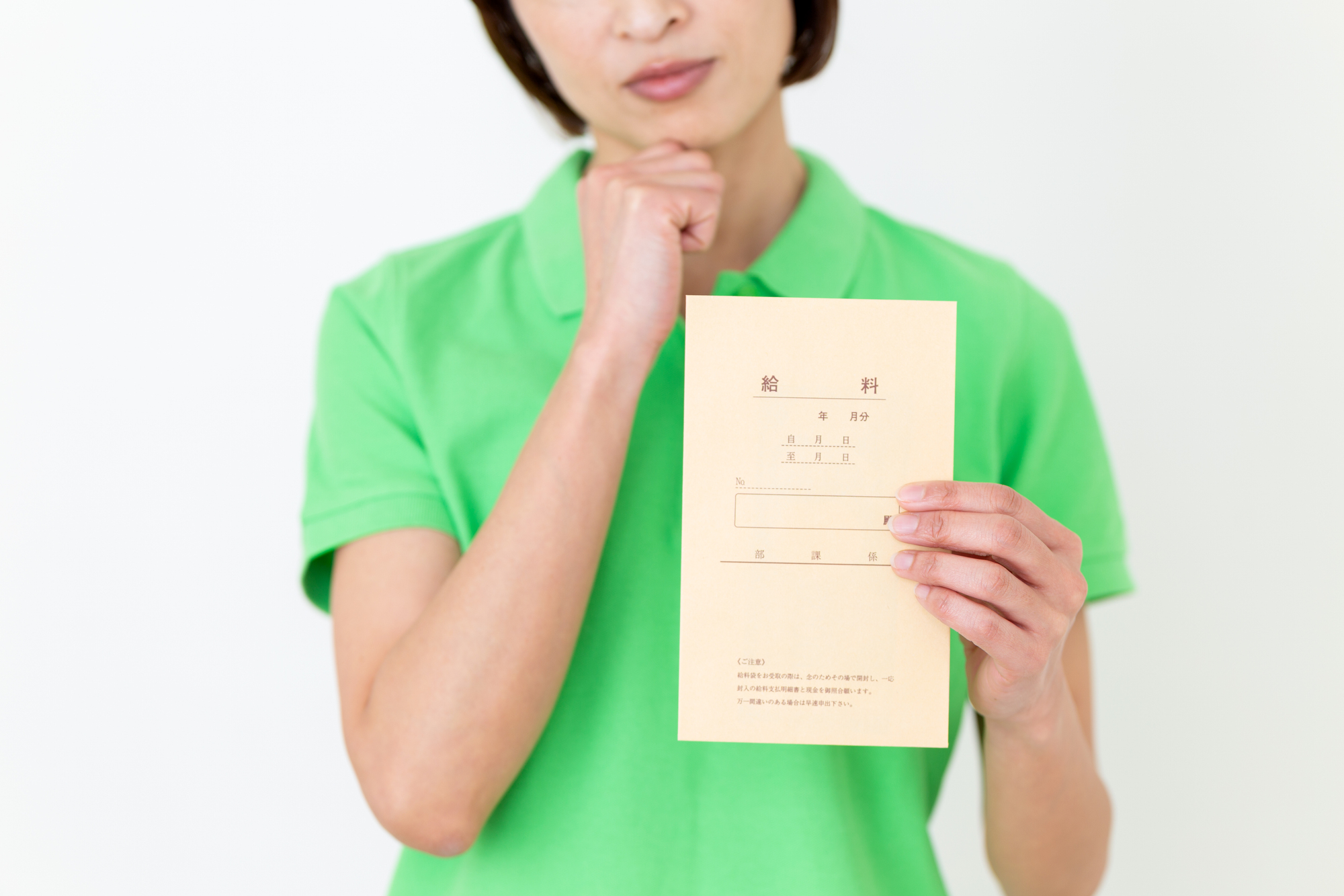 【介護職経験者100人にアンケート】介護職の給料はどれくらい？資格手当や賞与、給料アップの方法も併せて紹介！