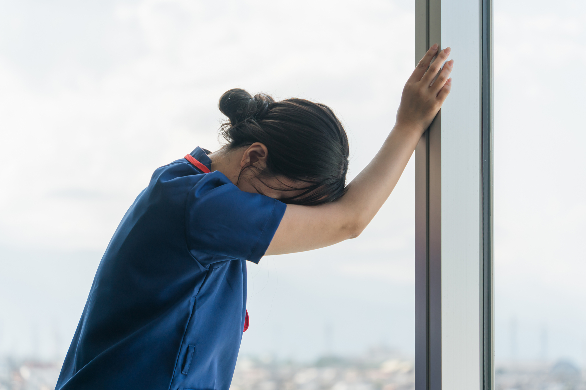 【介護職経験者100人にアンケート】介護職の悩みと大変さとは？現場のリアルと向き合い方を解説