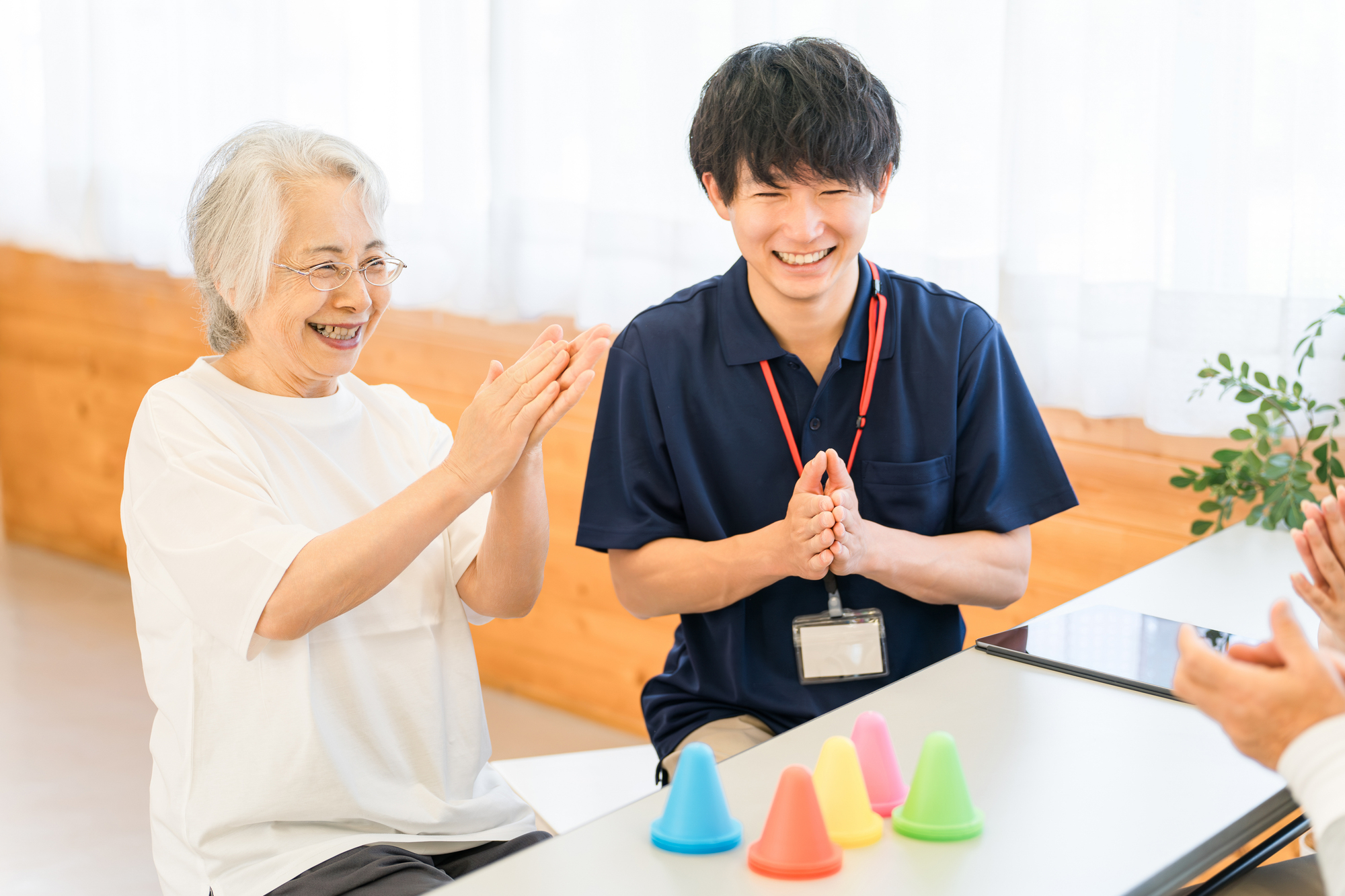 【介護職経験者100人にアンケート】介護職の夜勤がきついと感じる理由｜よくある悩みと解決策を解説
